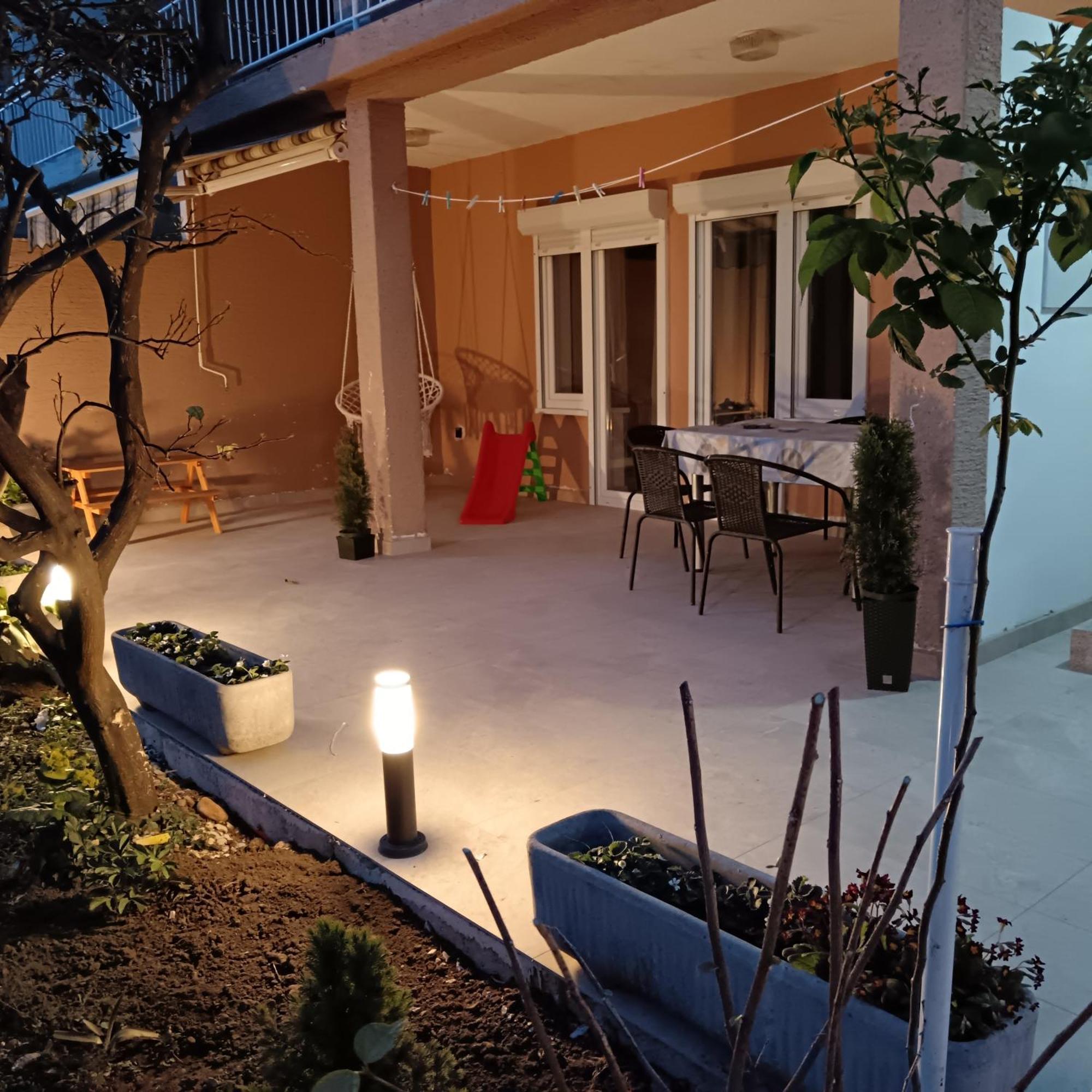 Apartments Lana Starigrad Paklenica Bilik gambar