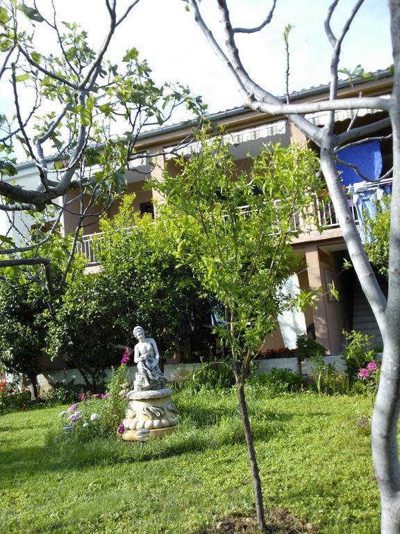 Apartments Lana Starigrad Paklenica Bilik gambar